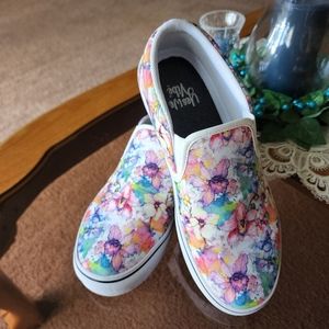 Womens Yes We Vibe Slip-on Shoes, Watercolor Flowers, Size 10, Like New